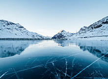 冲动！马丁内利朝受伤的布拉德利扔球并推他离场引发冲突