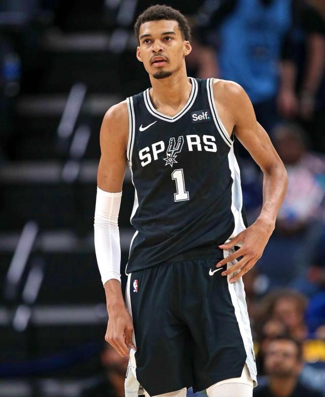 开云kaiyun平台-文班确认明日复出战雷霆 马刺能否掀翻无敌之师？