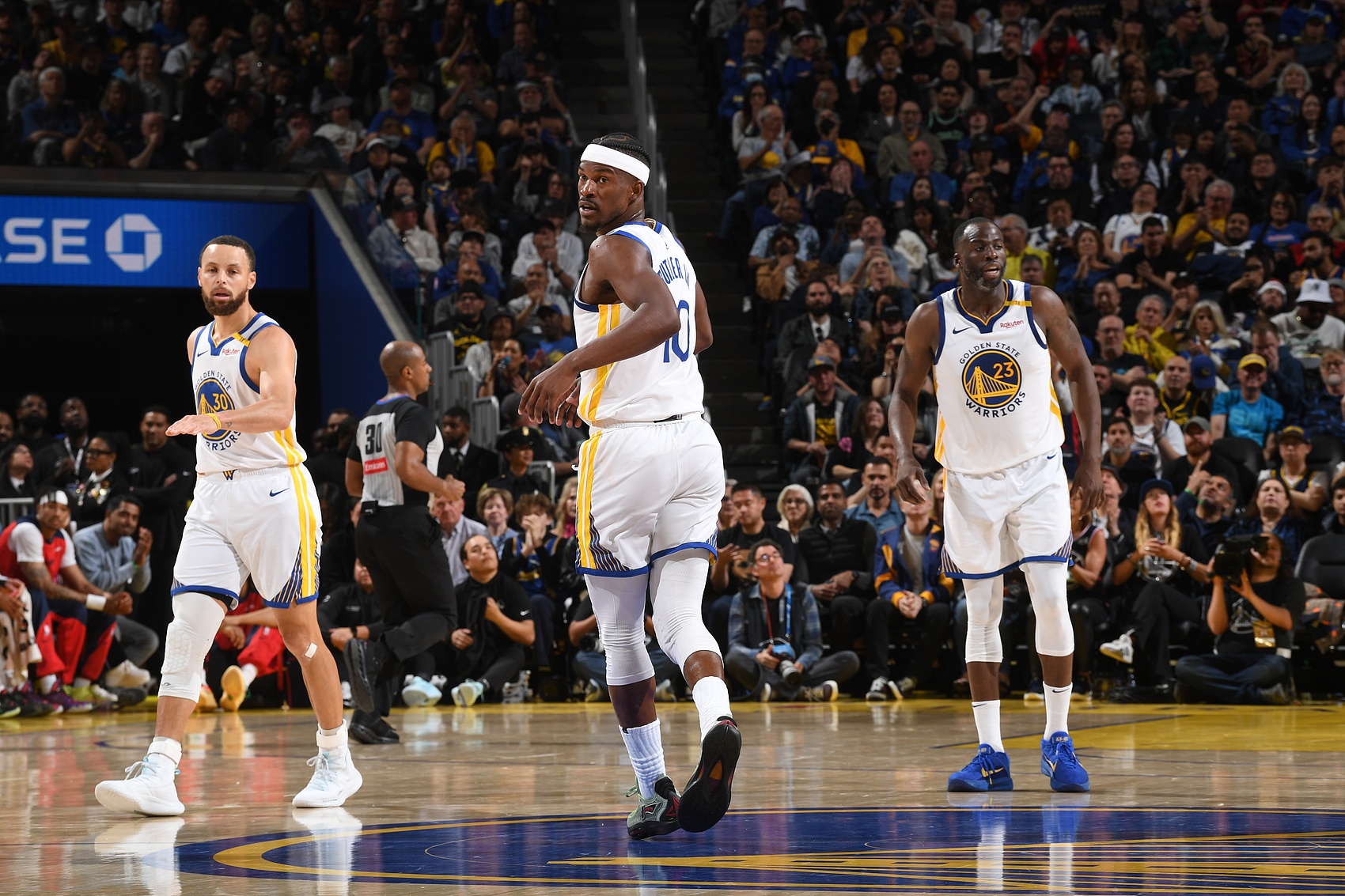 开云kaiyun官方网站-大比分落后不换人？科尔：很多时候得凭感觉来 我想给球员机会