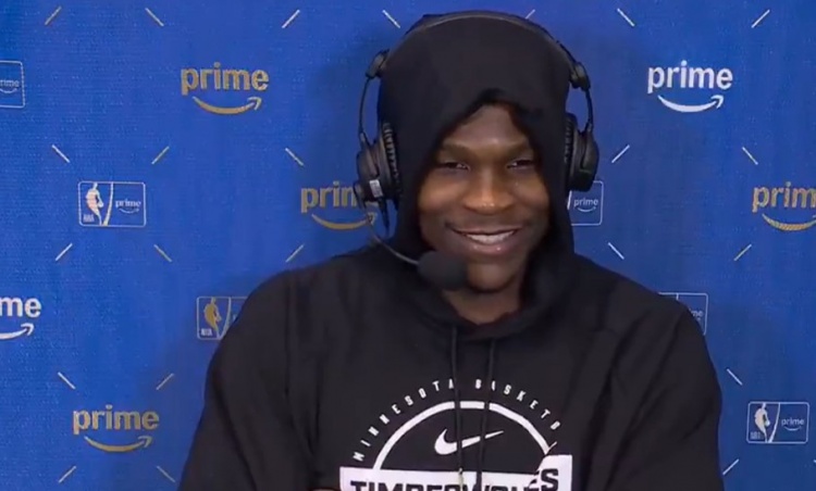 开云kaiyun平台-被韦德打趣偷学欧洲步&amp;挂挡拆！华子：你年纪轻轻就夺冠 我得看齐