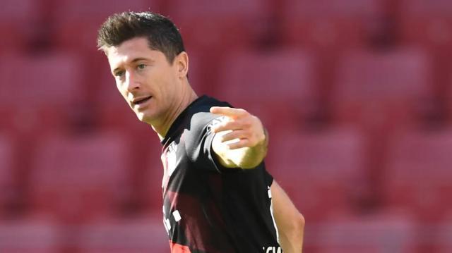 开云kaiyun平台-演砸夺冠大戏不要紧，莱万进球与弗利克去留更重要